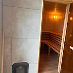 - Caloroczny Jesionowscy Sauna 아파트 쿠도바-즈루이